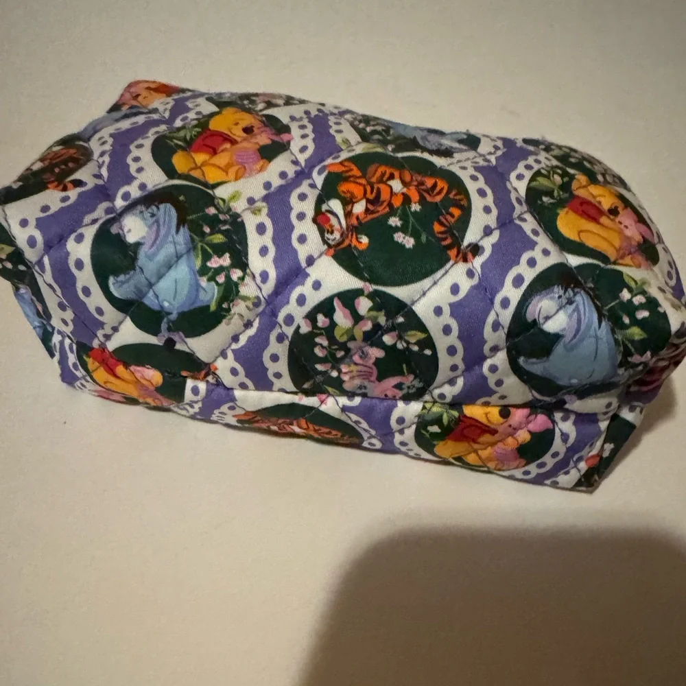 Vera Bradley Disney Small PouchWinnie The Pooh Springtime Eyelet NEW - Picture 7 of 7